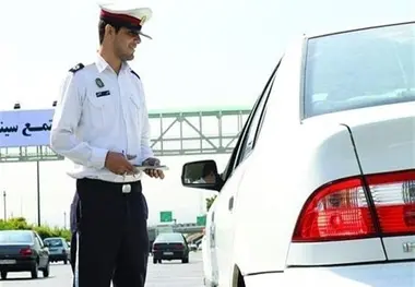 متوقف کردن خودرو توسط پلیس برای کنترل مدارک خلاف است