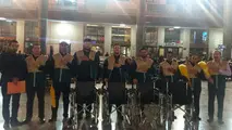 استقبال خادمیاران از زائران در راه آهن مشهد