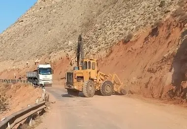 حادثه رانش زمین در جاده اردبیل پیگیری قضایی می شود /  مسیر انحرافی محور اردبیل- نیر پس از ۸ ساعت بازگشایی شد