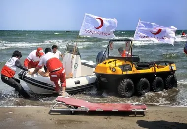 امدادگران ۴۰۰ حادثه دیده را در سواحل خزر نجات دادند