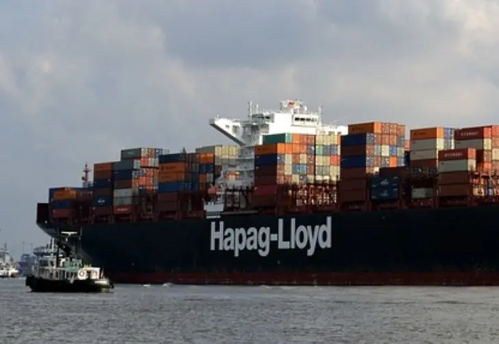 Hapag-Lloyd: Crew Evacuated from Fire-Stricken Yantian Express