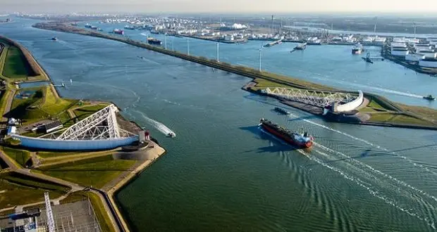 Rotterdam deepens Nieuwe Waterweg to ease bigger vessels