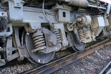 مجروح شدن یک لوکوموتیوران با خروج قطار باربری از ریل 
