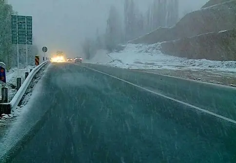 رانندگان با تجهیزات ایمنی و زمستانی در جاده های قزوین تردد کنند