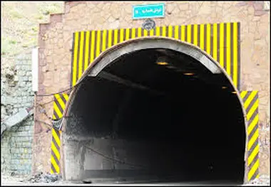 فیلم | نصب تابلوهای مسیر نما در تونل های محور کرج کندوان توسط راهداری گچسر