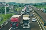 ناوگان باری درون شهری اصفهان در حال خدمت رسانی برای توزیع اقلام مورد نیاز مردم