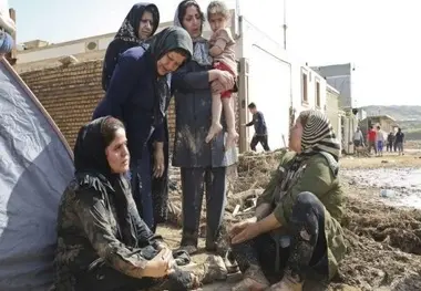 سیل‌زدگان پل‌دختر جز لباس تنشان چیزی در بساط ندارند
