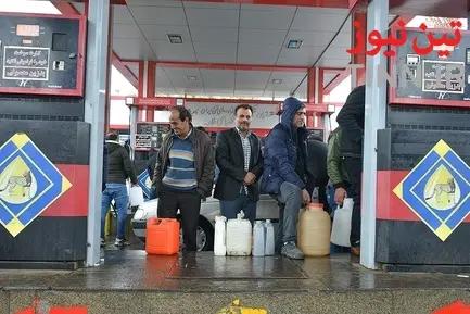 صف طولانی خودروها در «جایگاه‌های بنزین»