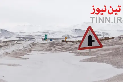 تلاش راهداران برای بازگشایی جاده‌ها در استان آذربایجان غربی