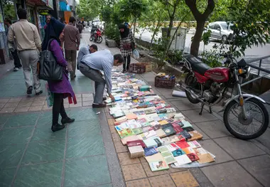 پاکسازی و ساماندهی پیاده راه محدوده انقلاب تا چهارراه ولیعصر