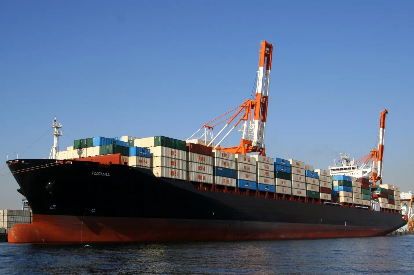 50 درصد محمولات کانتینری بر عهده شرکت حمل و نقل کشتیرانی ایران است 