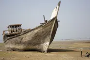 بازپس گیری لنج صیادی سرقتی در میناب؛ دزدان دریایی متواری شدند