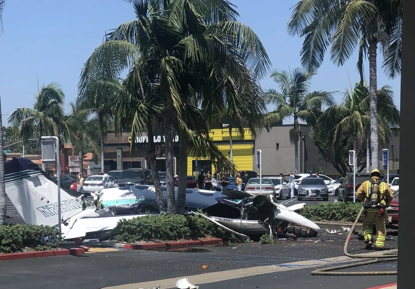 
سقوط یک هواپیمای کوچک در کالیفرنیا