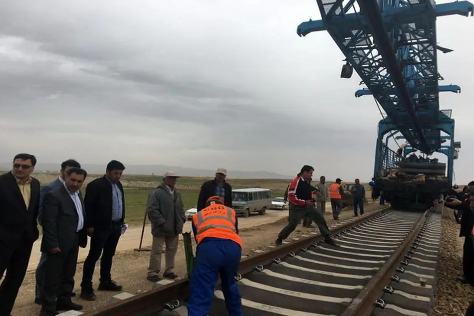 
راه‌آهن همدان به پایان عملیات ریل گذاری رسیده است
