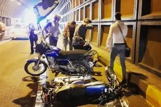 فیلمی از مرگبارترین تونل تهران/ مرگ در کمین موتورسوران