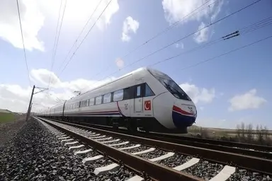 مسافران ایرانی با قطارهای پرسرعت ترکیه به آنکارا می روند