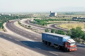 هیچ یک از راننده کامیونی در شرایط کنونی بیکار نیست/ هیچ پروژه عمرانی تعطیل نیست