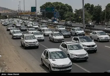 ترافیک نیمه‌سنگین در جاده غار علیصدر همدان به دلیل حضور گردشگران