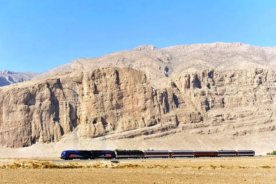 نگاه مرکز پژوهش‌ها به چالش‌های حمل‌ونقل ریلی: تهدید بهره‌وری و مدیریت