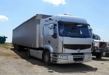  4000 دستگاه تریلی نو آزاد شده از گمرک به کدام رانندگان کامیون تعلق می گیرد؟