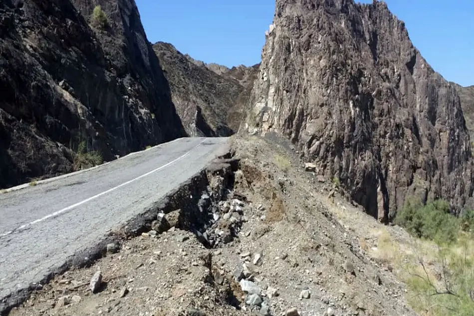 جادههای روستایی گناباد ارتقا نیافته است