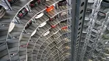 سقوط یک خودور از طبقه هفتم پارکینگ طبقاتی!