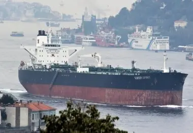 نفتکش‌ های تحریم‌ شده روسی زیر رادارها در خلیج عمان