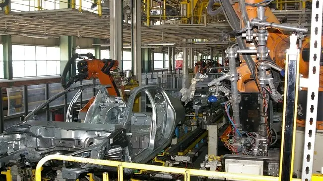 Iran Khodro produces car engine