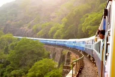 ثبت رکوردهای تازه در توسعه شبکه ریلی/ بهره برداری از ۳۲۵ کیلومتر خط آهن جدید تا پایان سال 

