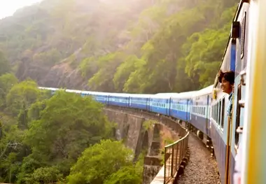 چرا قطارها قبل از تونل ها و پل ها سرعت خود را کم میکنند؟ ۵ دلیل که باید بدانید