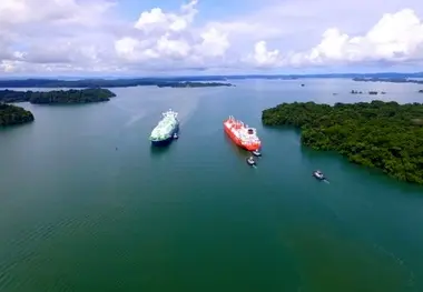 Four LNG Carriers Transit Panama Canal in One Day