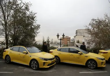 ۲۲۰۰ تاکسیران در صف انتظار خودرو