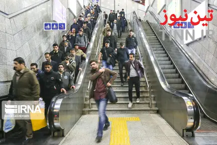 مترو تهران در یک روز برفی