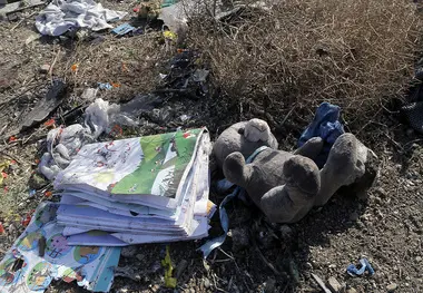 گزارش تصویری/ ثبت لحظه های اندوهبار از حادثه هواپیمای اوکراینی