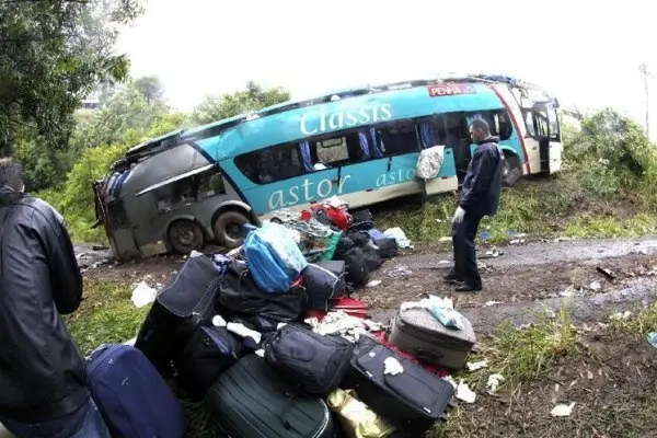 سقوط یک دستگاه اتوبوس از روی پل در برزیل/۴۰ تن کشته و زخمی شدند