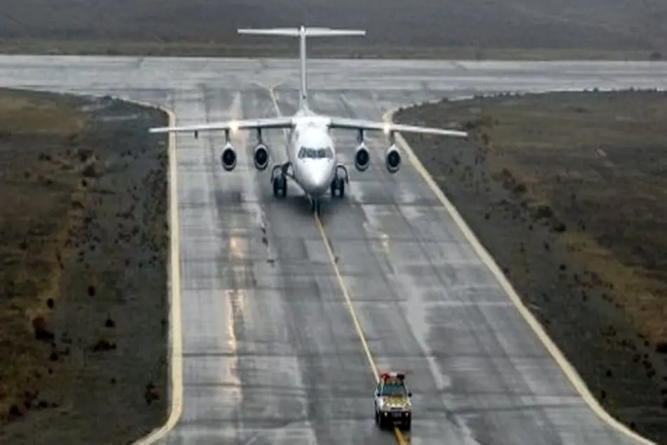 فعالیت هواپیماهای بزرگ در فرودگاه اردبیل موقتا محدود شد