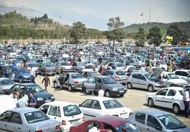 بازار خودرو در کنترل دلالان شناسنامه دار و شناخته شده است