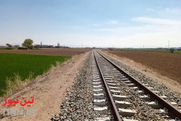 رعایت نشدن حریم ریل راه آهن در شهر رشت + فیلم
