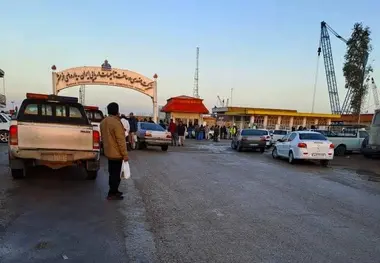 تجمع پیمانکاران تاسیسات دریایی مانع ورود کارکنان به داخل یارد شد