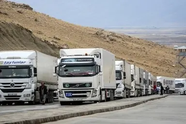 4 هزار کامیون رانندگان ایرانی در آستانه مصادره در ترکیه / وزارت صمت مسئول است