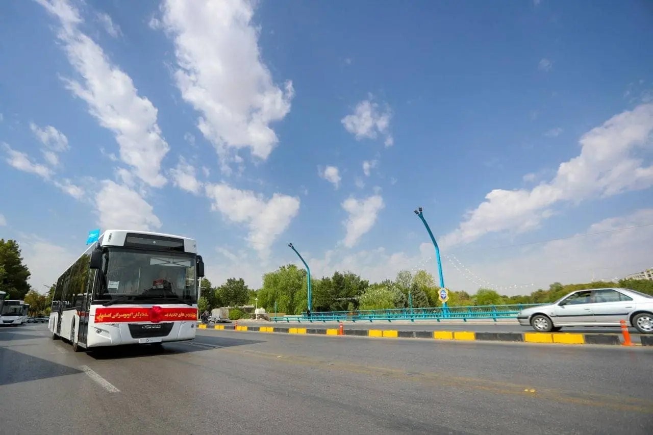 ورود 45 دستگاه اتوبوس جدید به ناوگان اتوبوسرانی شهرداری اصفهان+عکس