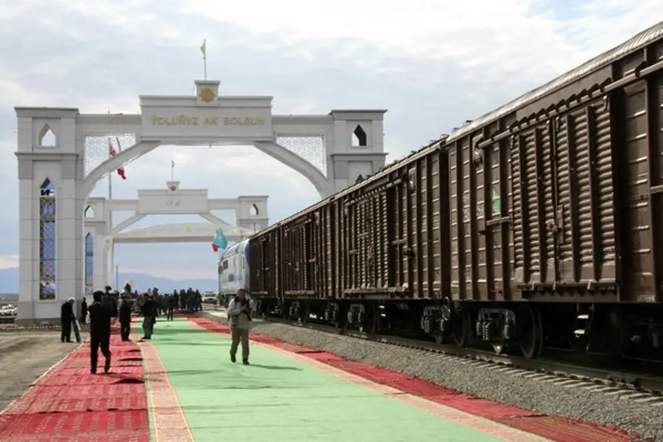 حرکت آزمایشی قطار کانتینری از چین به ایران 