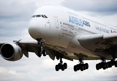 لحظه ترسناک برخاستن ایرباس A380 از روی باند پروازی