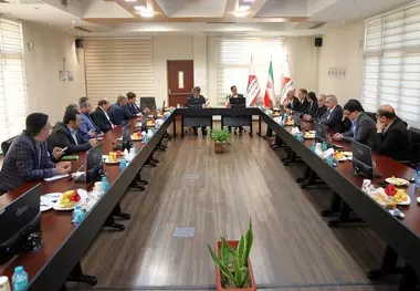 تاکید مدیرعامل راه آهن بر همکاری های مشترک با مپنا در بازدید از کارخانه مپنا لکوموتیو