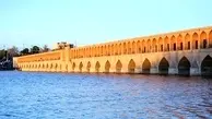 زاینده‌رود تا 2 ساعت دیگر به شهر اصفهان می رسد؛ گردشگران بستر رودخانه را ترک کنند