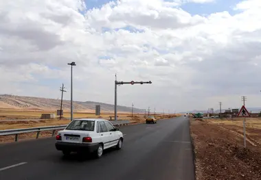 ۱۱۲ کیلومتر از محورهای لرستان آسفالت می شود/ ارتقای کیفیت آسفالت و ایمنی راه های لرستان در اولویت است