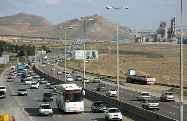 تردد بیش از ۵۸۸ هزار دستگاه خودرو در محورهای کرمانشاه