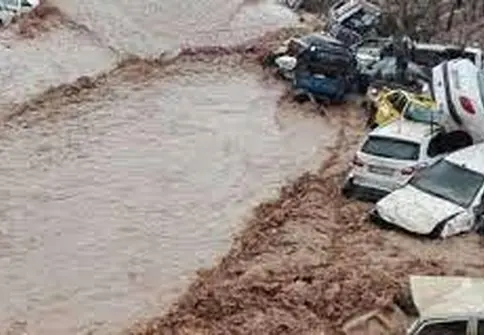 فیم| جاری شدن سیل در پی بارش شدید باران در منطقه مرزی مورتان سیستان و بلوچستان
