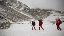 تلاش کوهنوردان و اسکی‌بازان برای یافتن باقیمانده پیکرها