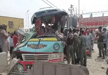 ۱۴ کشته و ۱۶ زخمی در تصادف جاده‌ای در پنجاب پاکستان